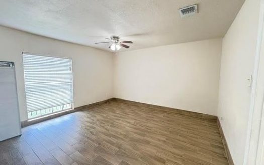3-Bedroom Townhouse for Rent in Houston, TX 77072 – $1400/mo | 2 Baths | Updated 2025