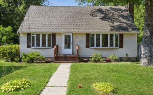 5-Bedroom Single Family Home for Rent in East Northport, NY 11731 – $6000/mo | 3 Baths | Updated 2025