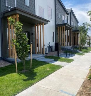 3-Bedroom Townhouse  for Rent in Denver, CO 80219 – $2650/mo | 2 Baths | Updated 2025