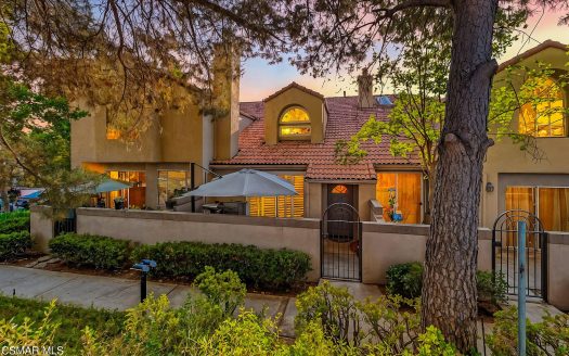 Townhouse for Sale in Chatsworth, CA 91311 – 2 Bedrooms, 2 Baths – $599000