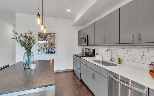 Condo for Sale in Nashville, TN 37210 – 1 Bedroom, 1 Bath – $290000