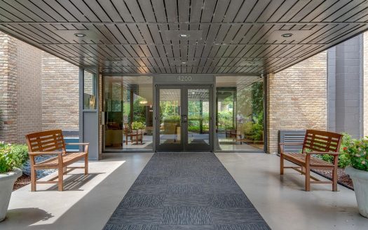 Condo for Sale in Nashville, TN 37205 – 3 Bedrooms, 3 Baths – $499000