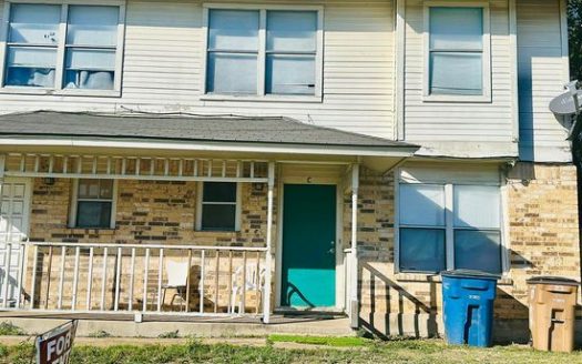 2-Bedroom Townhouse for Rent in Austin, TX 78744 – $1400/mo | 2 Baths | Updated 2025