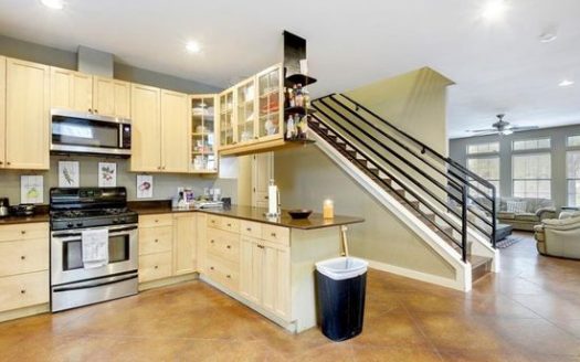 5-Bedroom Townhouse for Rent in Austin, TX 78751 – $5000/mo | 4 Baths | Updated 2025