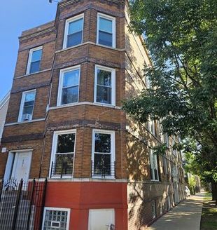 3-Bedroom Condo for Rent in Chicago, IL 60622 – $2950/mo | 2 Baths | Updated 2025