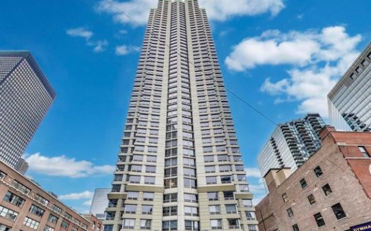 2-Bedroom Single Family Home for Rent in Chicago, IL 60611 – $3400/mo | 2 Baths | Updated 2025