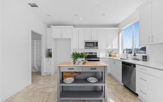 Condo for Sale in North Hills, CA 91343 – 3 Bedrooms, 3 Baths – $660645