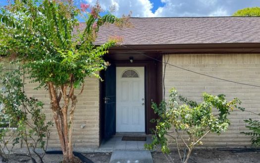 3-Bedroom Townhouse  for Rent in Houston, TX 77072 – $1600/mo | 2 Baths | Updated 2025