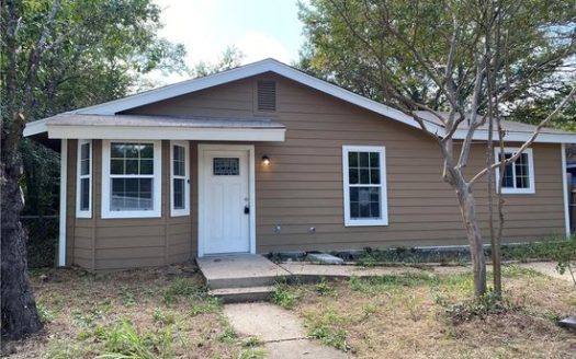 3-Bedroom Single Family Home for Rent in Austin, TX 78741 – $2100/mo | 2 Baths | Updated 2025
