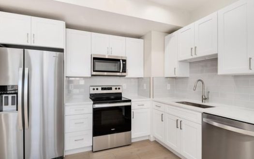 2-Bedroom Townhouse  for Rent in Denver, CO 80204 – $2495/mo | 3 Baths | Updated 2025