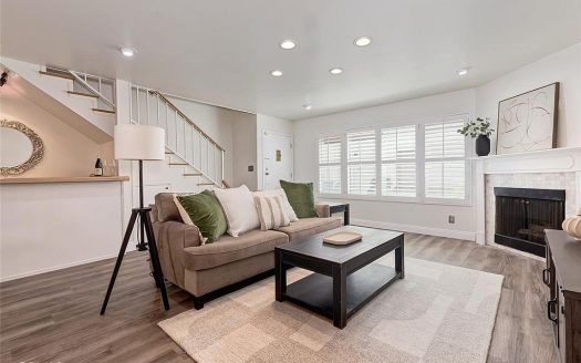 Townhouse for Sale in Sherman Oaks, CA 91423 – 3 Bedrooms, 3 Baths – $799998