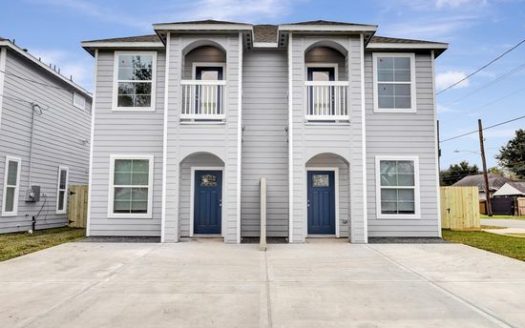 2-Bedroom Townhouse  for Rent in Houston, TX 77011 – $1850/mo | 3 Baths | Updated 2025
