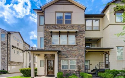 3-Bedroom Townhouse  for Rent in Houston, TX 77008 – $3500/mo | 4 Baths | Updated 2025