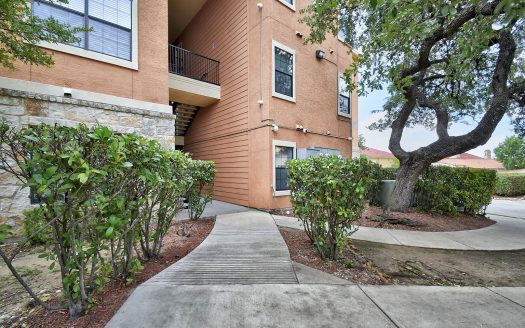 Condo for Sale in San Antonio, TX 78240 – 2 Bedrooms, 3 Baths – $215000