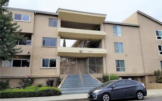Townhouse for Sale in North Hollywood, CA 91602 – 3 Bedrooms, 3 Baths – $520000