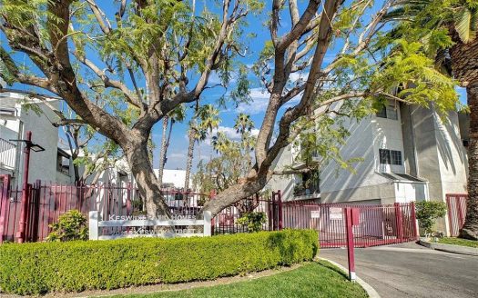 Townhouse for Sale in Winnetka, CA 91306 – 2 Bedrooms, 2 Baths – $475000