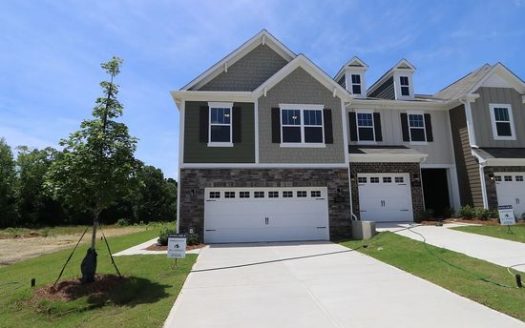 3-Bedroom Townhouse  for Rent in Charlotte, NC 28269 – $2500/mo | 3 Baths | Updated 2025