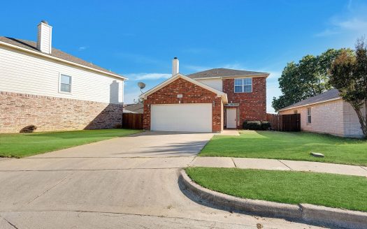 Single Family Home for Sale in Fort Worth, TX 76040 – 3 Bedrooms, 3 Baths – $425000