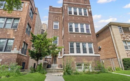 3-Bedroom Single Family Home for Rent in Chicago, IL 60625 – $2745/mo | 1 Baths | Updated 2025