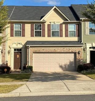 3-Bedroom Townhouse  for Rent in Charlotte, NC 28208 – $2500/mo | 3 Baths | Updated 2025