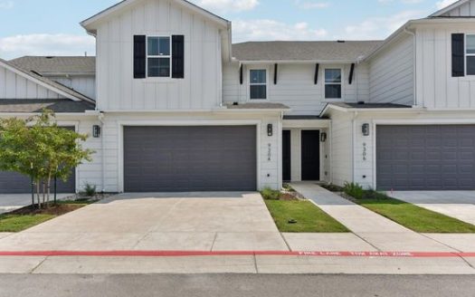 3-Bedroom Townhouse for Rent in Austin, TX 78744 – $2766/mo | 3 Baths | Updated 2025
