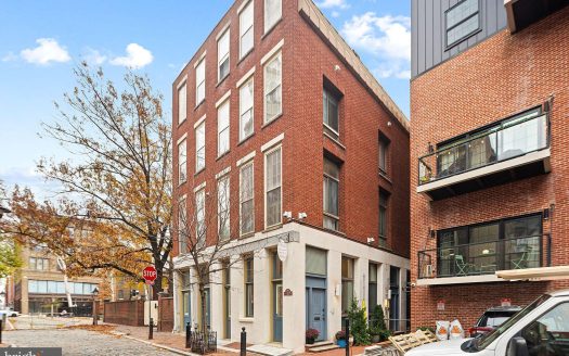 Condo for Sale in Philadelphia, PA 19106 – 3 Bedrooms, 4 Baths – $870000