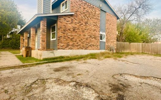 2-Bedroom Townhouse for Rent in Austin, TX 78744 – $1600/mo | 2 Baths | Updated 2025