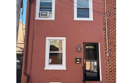Townhouse for Sale in Philadelphia, PA 19125 – 2 Bedroom, 1 Bath – $399000