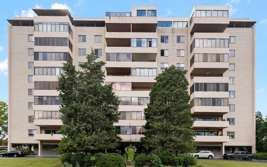 Condo for Sale in Nashville, TN 37205 – 1 Bedroom, 1 Bath – $270000