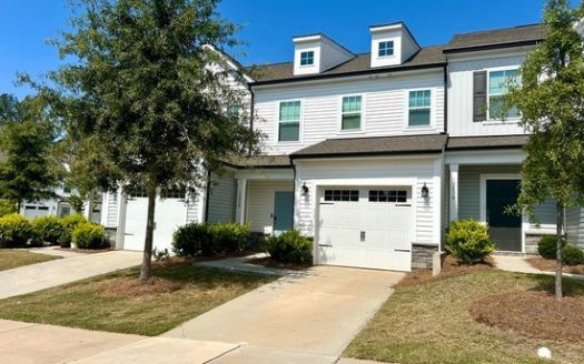 3-Bedroom Townhouse  for Rent in Charlotte, NC 28262 – $1999/mo | 3 Baths | Updated 2025