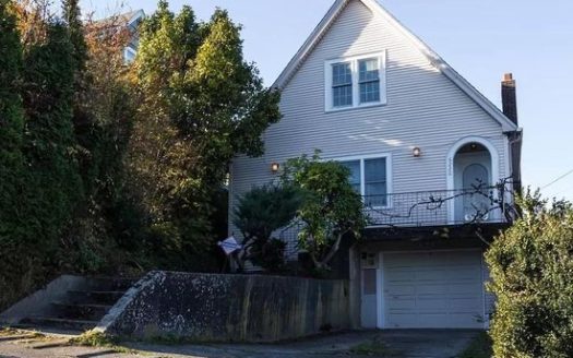 3-Bedroom Single Family Home for Rent in Seattle, WA 98118 – $2995/mo | 1 Baths | Updated 2025