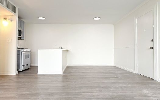 Condo for Sale in Canoga Park, CA 91304 – 2 Bedrooms, 2 Baths – $299995