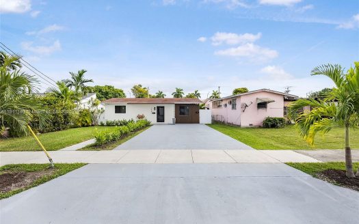 Multi Family Home for Sale in Miami, FL 33165 – 4 Bedrooms, 4 Baths – $874900