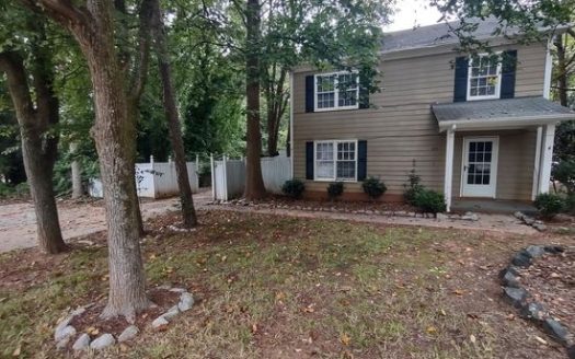 3-Bedroom Townhouse  for Rent in Charlotte, NC 28211 – $1650/mo | 3 Baths | Updated 2025