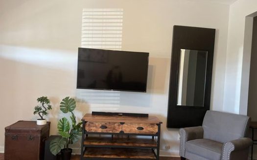 2-Bedroom Single Family Home for Rent in Indianapolis, IN 46202 – $1650/mo | 1 Baths | Updated 2025