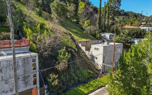 Lot for Sale in Studio City, CA 91604 – 1 Bedroom, 1 Bath – $329999