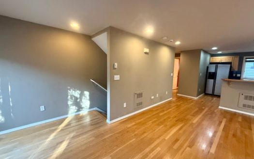 3-Bedroom Townhouse for Rent in Seattle, WA 98103 – $3500/mo | 3 Baths | Updated 2025