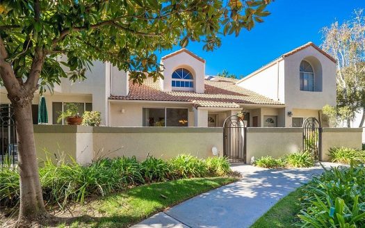 Townhouse for Sale in Chatsworth, CA 91311 – 2 Bedrooms, 2 Baths – $575000