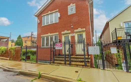 3-Bedroom Apartment  for Rent in Chicago, IL 60608 – $1800/mo | 1 Baths | Updated 2025