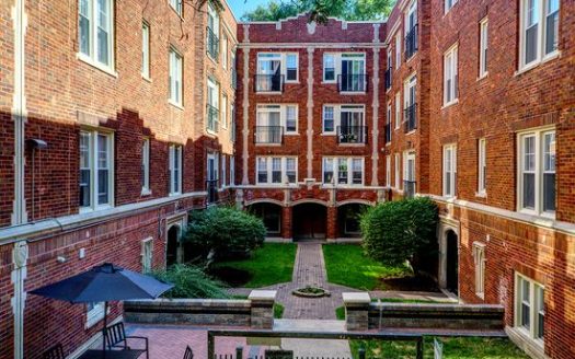 2-Bedroom Single Family Home for Rent in Chicago, IL 60645 – $1819/mo | 2 Baths | Updated 2025