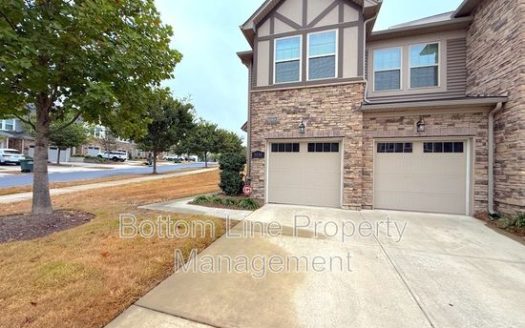 3-Bedroom Townhouse  for Rent in Charlotte, NC 28278 – $2495/mo | 3 Baths | Updated 2025