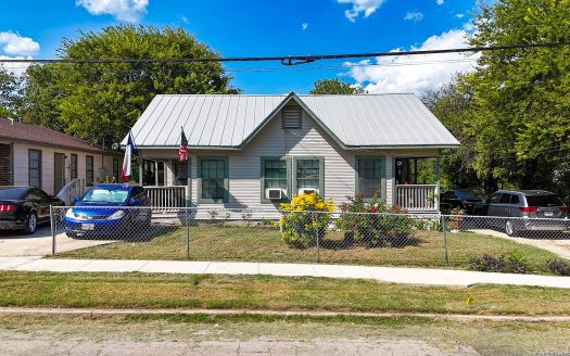 Multi Family Home for Sale in San Antonio, TX 78201 – 2 Bedrooms, 2 Baths – $189000