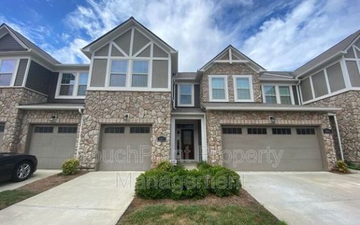 3-Bedroom Townhouse  for Rent in Charlotte, NC 28278 – $1950/mo | 3 Baths | Updated 2025