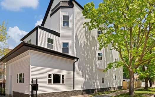 3-Bedroom Single Family Home for Rent in Chicago, IL 60618 – $2800/mo | 1 Baths | Updated 2025