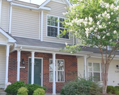 2-Bedroom Townhouse  for Rent in Charlotte, NC 28213 – $1695/mo | 3 Baths | Updated 2025