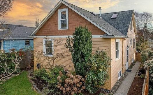 3-Bedroom Single Family Home for Rent in Seattle, WA 98117 – $4450/mo | 3 Baths | Updated 2025