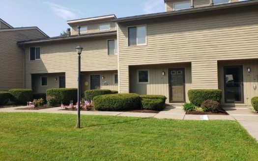 3-Bedroom Townhouse for Rent in Oswego, NY 13126 – $2100/mo | 3 Baths | Updated 2025