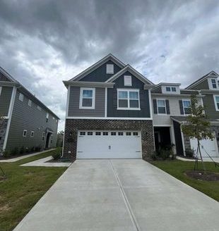 3-Bedroom Townhouse  for Rent in Charlotte, NC 28269 – $2345/mo | 3 Baths | Updated 2025