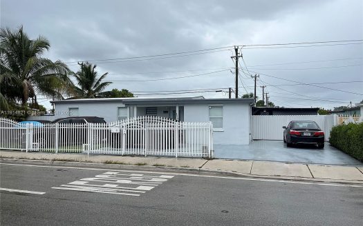 Single Family Home for Sale in Miami, FL 33165 – 4 Bedrooms, 2 Baths – $740000