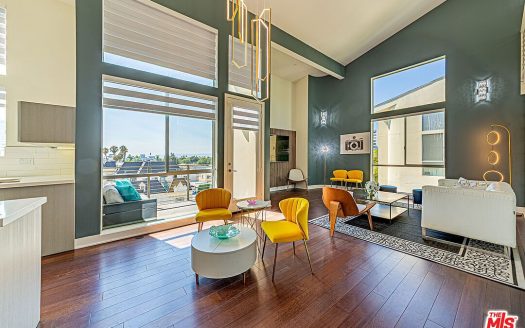 Condo for Sale in Los Angeles, CA 90036 – 2 Bedrooms, 3 Baths – $975000